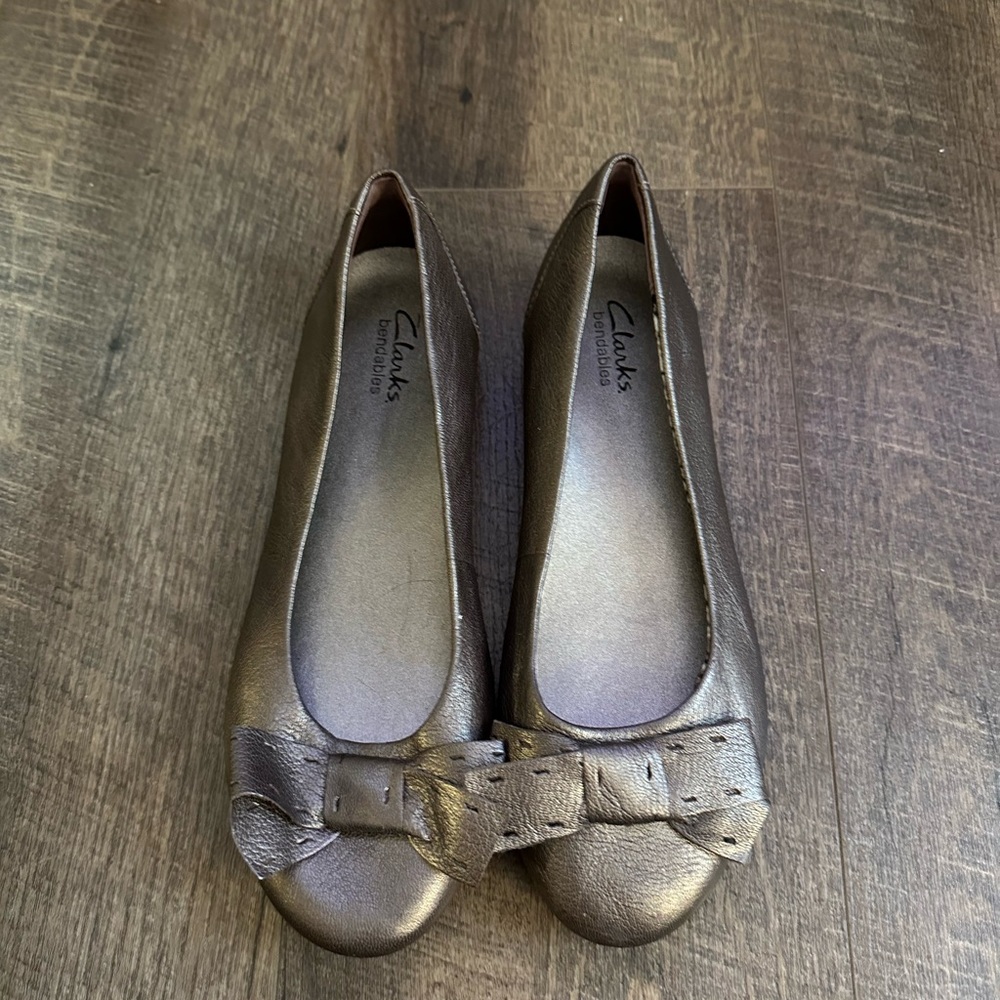 Clarks Bendable Bronze Flats size 7